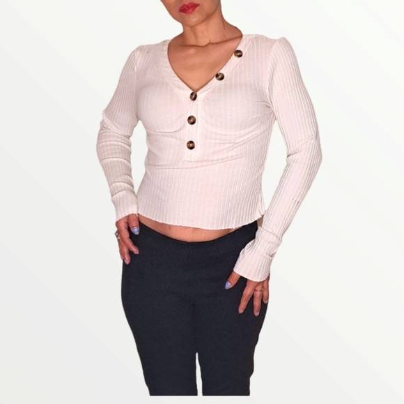 Hearts and Hips fiona blouse button up white, size small. - Picture 4 of 10